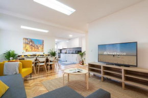 Host Wise - Spacious Fresh Flat w Terrace - Near Sea
